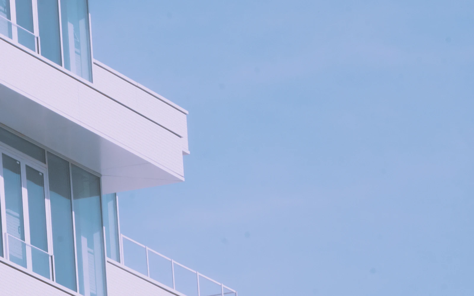 Detalle arquitectónico de una cubierta plana y sus encuentros